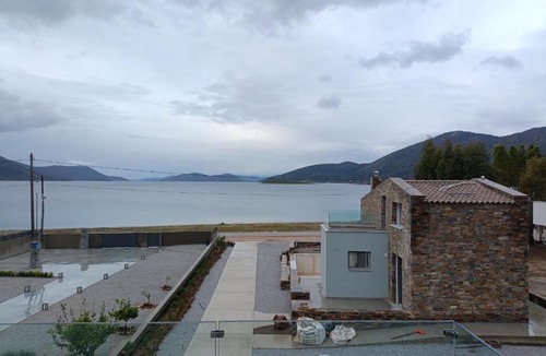 Kymi-Aliveri House | Almira Suites by the sea 3