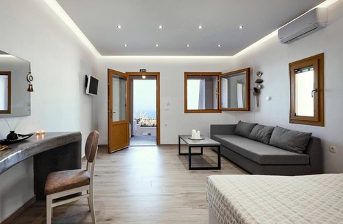 Finikia House | Alyvia Suites