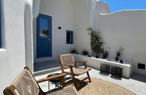 Vothon Apartment | Amazing Santorini Suite | Ananke Suite | Private Hot Tub | Spacious Furnished.
