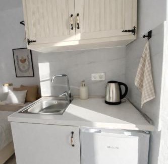 Vatos Apartment | Ameli Studio ,Balcony with Mountain View, Kitchenette, 1km to Beach by likeyourhome