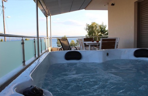 Eretria Apartment | AMORÉA Jacuzzi Suites Evia