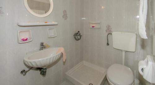 Triovasalos Apartment | Andreas and Petrinela Rooms