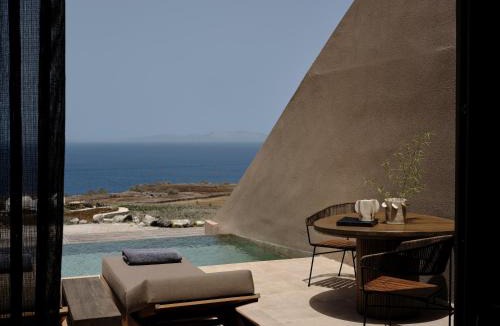 Oia Resort | Andronis Arcadia - Preferred Hotels & Resorts