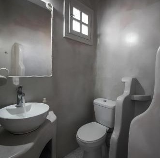 Adamas Hotel | Anerousses