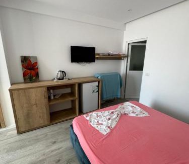 Qafe e Gjashtes Apartment | Anila's Triple room with Grand Terrace