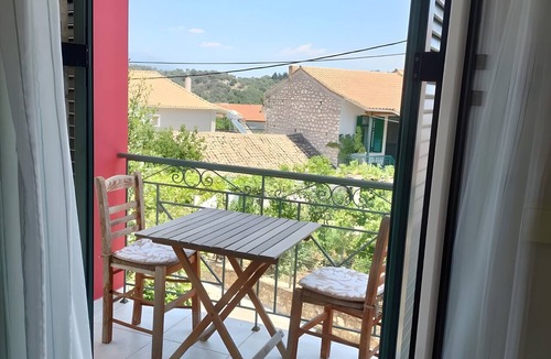 Katomerion Apartment | Apartment 'By The Sea 2' with Private Garden