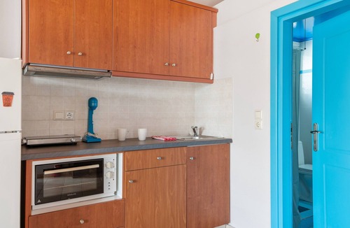 Foinikounta Apartment | Apartment 'Chroma For 2, Finikounda' with Sea View, Wi-Fi and Air Conditioning