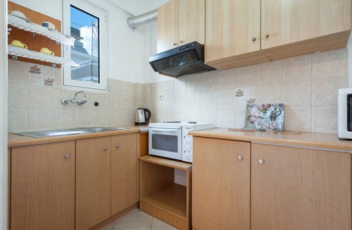 Myrtos Apartment | Apartment 'Deluxe No 4' with Balcony, Wi-Fi and Air Conditioning
