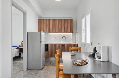 Acharavi Apartment | Apartment 'Deluxe Quadruple Room 1' with Mountain View, Wi-Fi and Air Conditioning