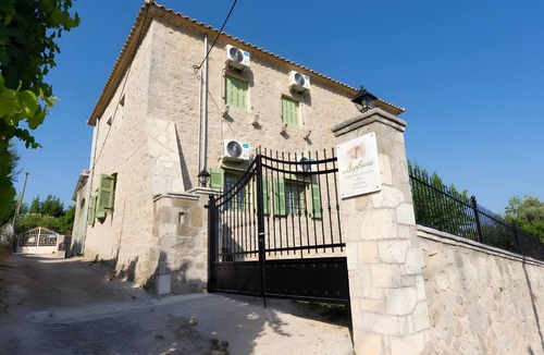 Lazarata Apartment | Apartment 'Dervisia Stone Houses 1' with Lake View, Wi-Fi and Air Conditioning