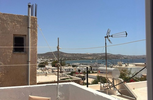 Adamas Apartment | Apartment 'Diana Apartment Adamantas Milos' with Sea View, Wi-Fi and Air Conditioning