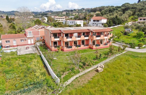 Arillas Apartment | Apartment 'Giannis 8' with Shared Garden, Wi-Fi and Air Conditioning