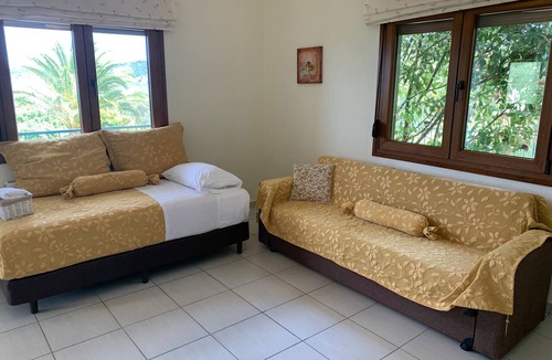 Koinira Apartment | Apartment 'Green Bay Thassos' with Balcony, Wi-Fi and Air Conditioning