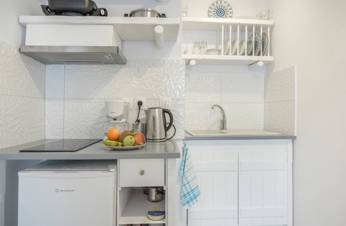 Katapola Apartment | Apartment '- Ground Floor' with Balcony, Wi-Fi and Air Conditioning