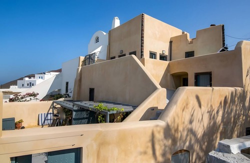 Finikia Apartment | Apartment in A Hotel 'Luxury Winery Cave' with Wi-Fi and Air Conditioning