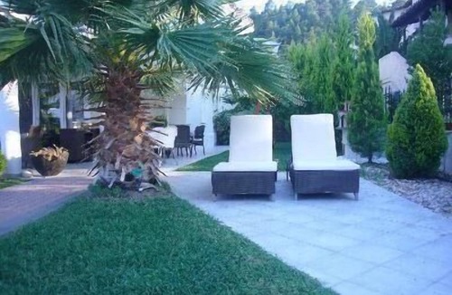 Polichrono Apartment | Apartment in Pallini with Barbecue and Terrace