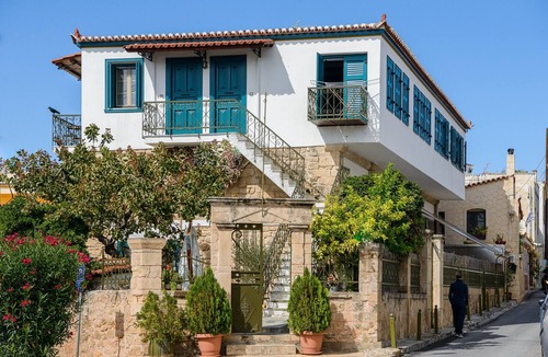 Aegina Apartment | Apartment in 'Unit 5' Hotel with Private Terrace, Wi-Fi, and Air Conditioning
