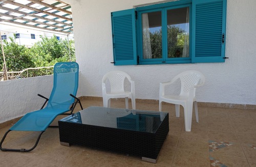 Troizinia Apartment | Apartment in vacation home directly by the sea, with large covered terrace