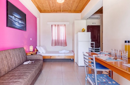 Evgiros Apartment | Apartment 'Iole' with Sea View, Wi-Fi and Air Conditioning
