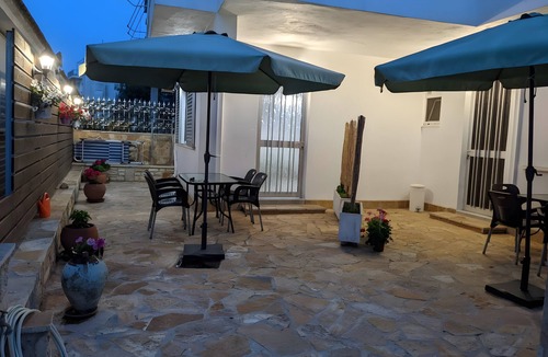 Messini Apartment | Apartment 'Kagias 3' with Private Terrace, Wi-Fi and Air Conditioning