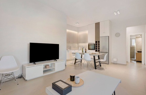 Agkisaras Apartment | Apartment 'La Casa Di Leone - Gio' with Shared Terrace, Wi-Fi and Air Conditioning