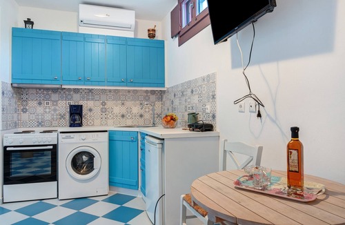 Katapola Apartment | Apartment 'Nicolas House 3' with Private Terrace, Wi-Fi and Air Conditioning
