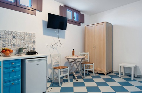 Katapola Apartment | Apartment 'Nicolas House 3' with Private Terrace, Wi-Fi and Air Conditioning