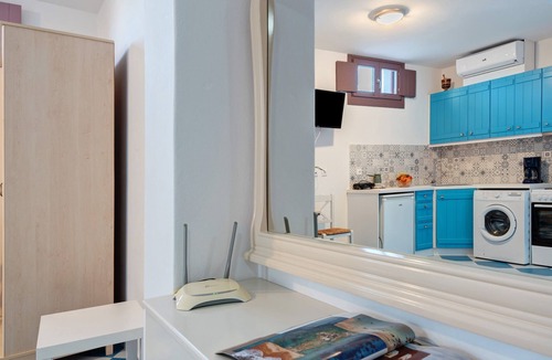 Katapola Apartment | Apartment 'Nicolas House 3' with Private Terrace, Wi-Fi and Air Conditioning