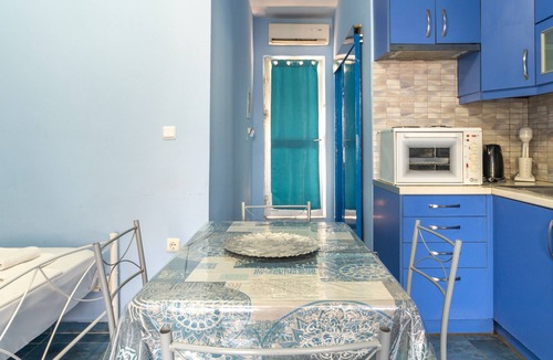 Salamis Apartment | Apartment 'Posidonas' with Sea View, Wi-Fi and Air Conditioning