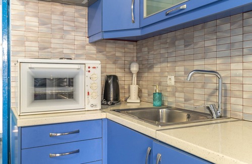 Salamis Apartment | Apartment 'Posidonas' with Sea View, Wi-Fi and Air Conditioning