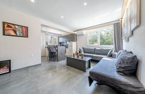 Lefkimmi Apartment | Apartment 'Starry Sky Luxury 1' with Shared Garden