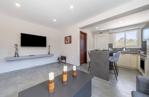 Lefkimmi Apartment | Apartment 'Starry Sky Luxury 1' with Shared Garden