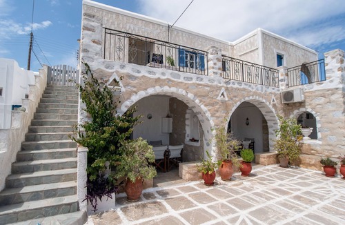 Drios Apartment | Apartment 'Studio 4 - Family' with Shared Garden, Wi-Fi and Air Conditioning