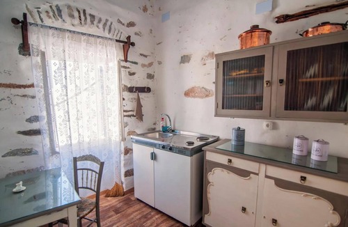Ano Siros Apartment | Apartment 'The Balcony Of Bougainvillea' with Sea View, Wi-Fi and Air Conditioning