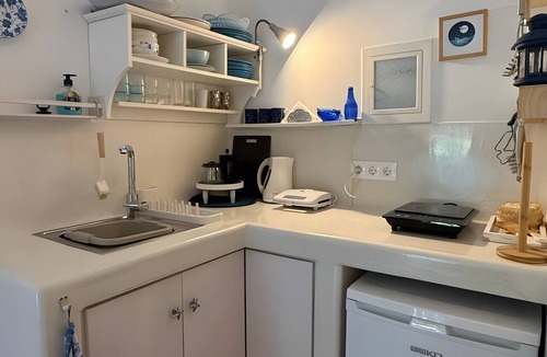 Kalymnos Apartment | Apartment 'Theodora' with Private Terrace, Wi-Fi and Air Conditioning