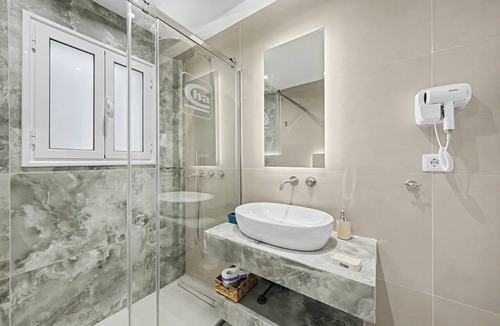 Potamos Apartment | Apartment 'Two-Bedroom 2' with Sea View, Wi-Fi and Air Conditioning