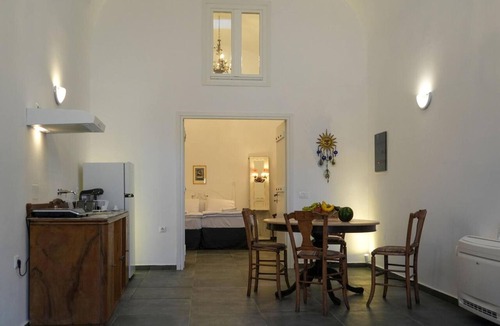 Emporio Apartment | Apartment 'Two-Bedroom' with Wi-Fi and Air Conditioning