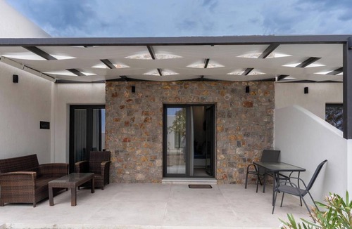 Agios Georgios House | Apartment 'Villa Basilica Kallisto' with Sea View, Wi-Fi and Air Conditioning