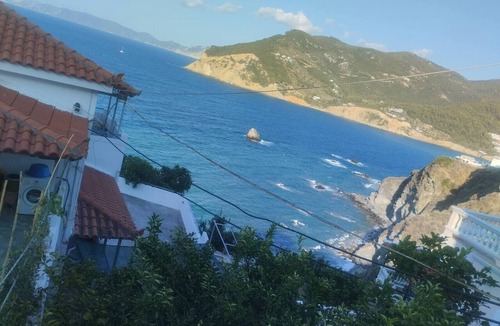 Skopelos Town Apartment | Apartment 'Waves Of Millos 1' with Sea View, Wi-Fi and Air Conditioning