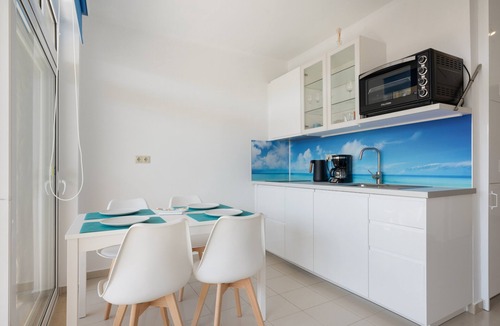 Makry Gialos Apartment | Apartment with Sea View Close to the Beach