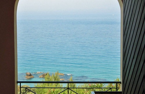 Parelia Apartment | Apartments and studio with swimming pool and Sea View in Pelekas Beach, Corfu