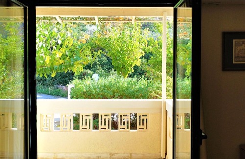 Stalida Apartment | Appartement "Mirela's Suite" mit Blick auf das Wasser by Interhome