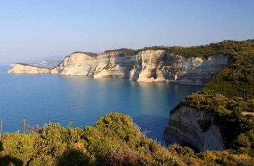 Dafnata Apartment | Appealing apartment in Mpenitses with balcony