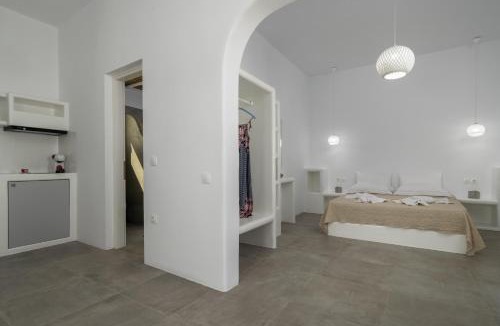 Milos Bed & Breakfast | Aqua Bay Beachfront Studios Agia Kyriaki Beach, Milos