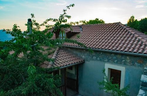 Raftis Villa | Arcadianis lakeview villa at Psari Arcadias