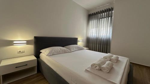 Qender Apartment | Aria's Central Apartment