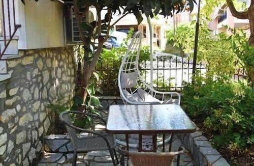 Arta Apartment | Arta Wood & Stone Traditional Villa Central Stay