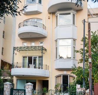Palaio Faliro Villa | Artistic Villa Lux-lift-Athenian Riviera