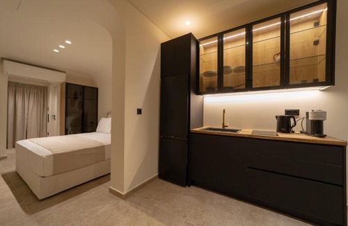 Petroupoli Apartment | Astra Suite Private Cave Shower Experience