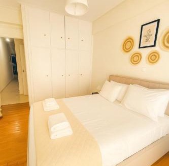 Athens Apartment | At Polyla 3BR Apartment 10m Walk to Metro